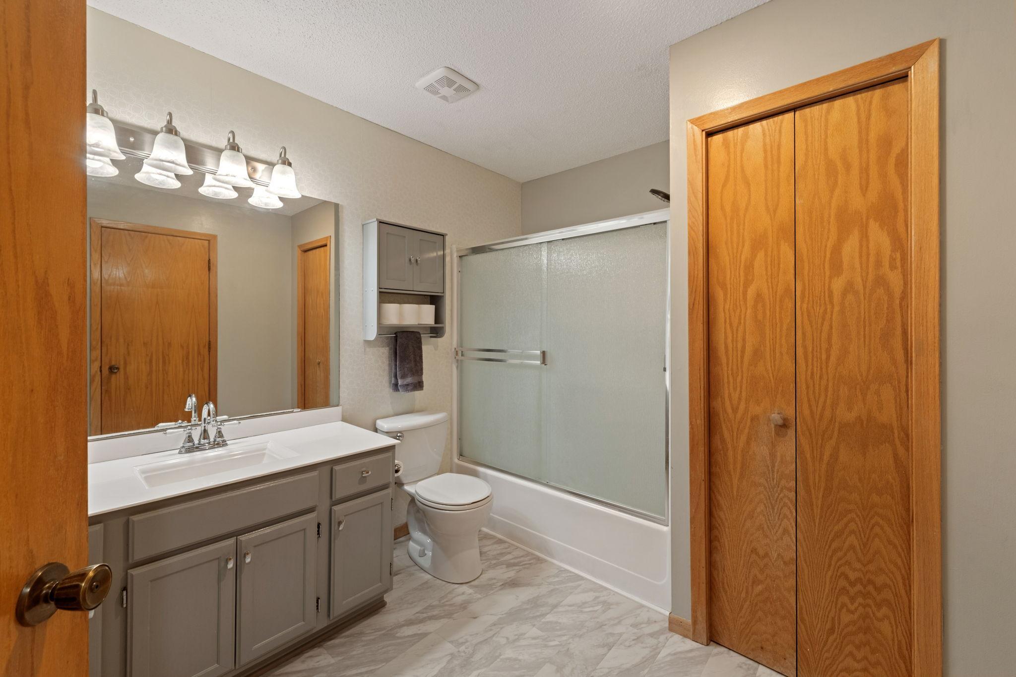 17-web-or-mls-13154-meadowood-curve-nw-6.jpg