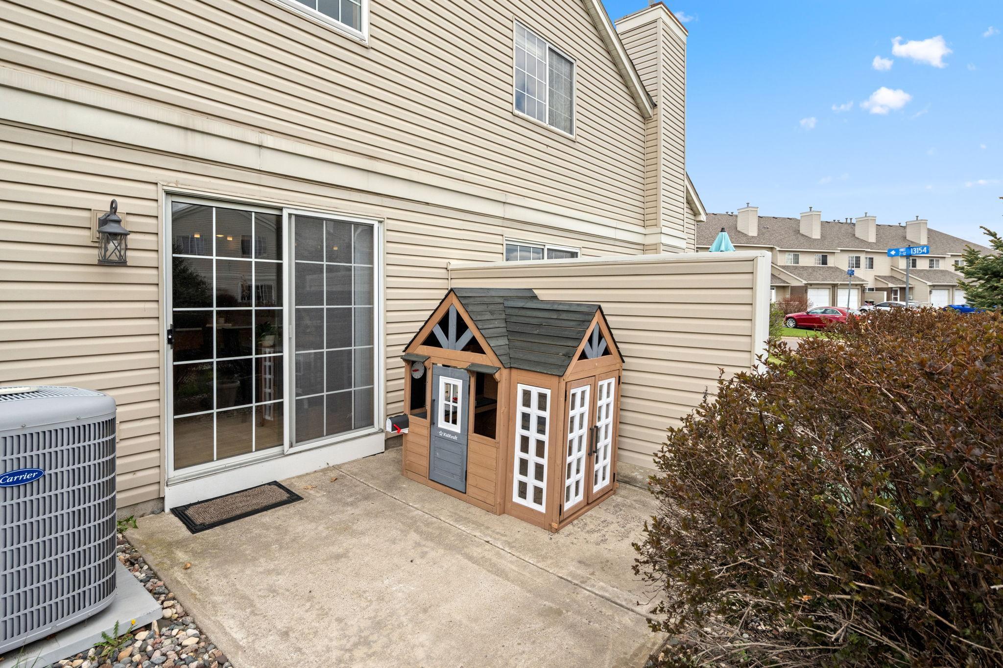 22-web-or-mls-13154-meadowood-curve-nw-6.jpg