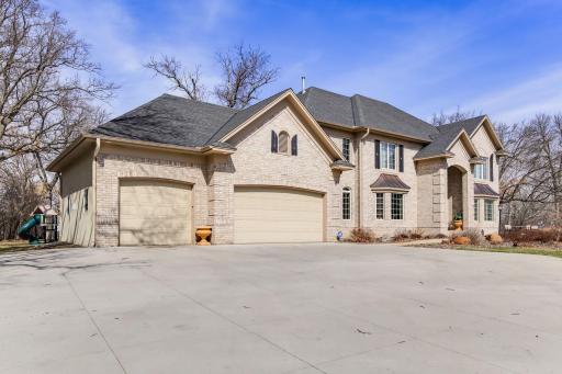 2 Bent Tree Lane, Saint Paul, MN 55127