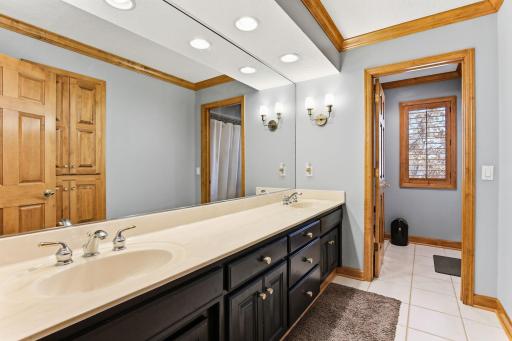 2 Bent Tree Lane, Saint Paul, MN 55127