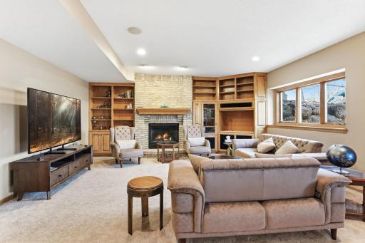 2 Bent Tree Lane, Saint Paul, MN 55127