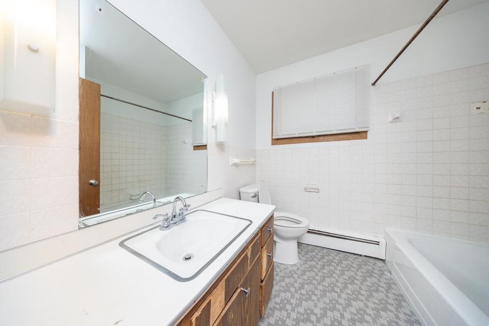 Full bathroom on the upper level