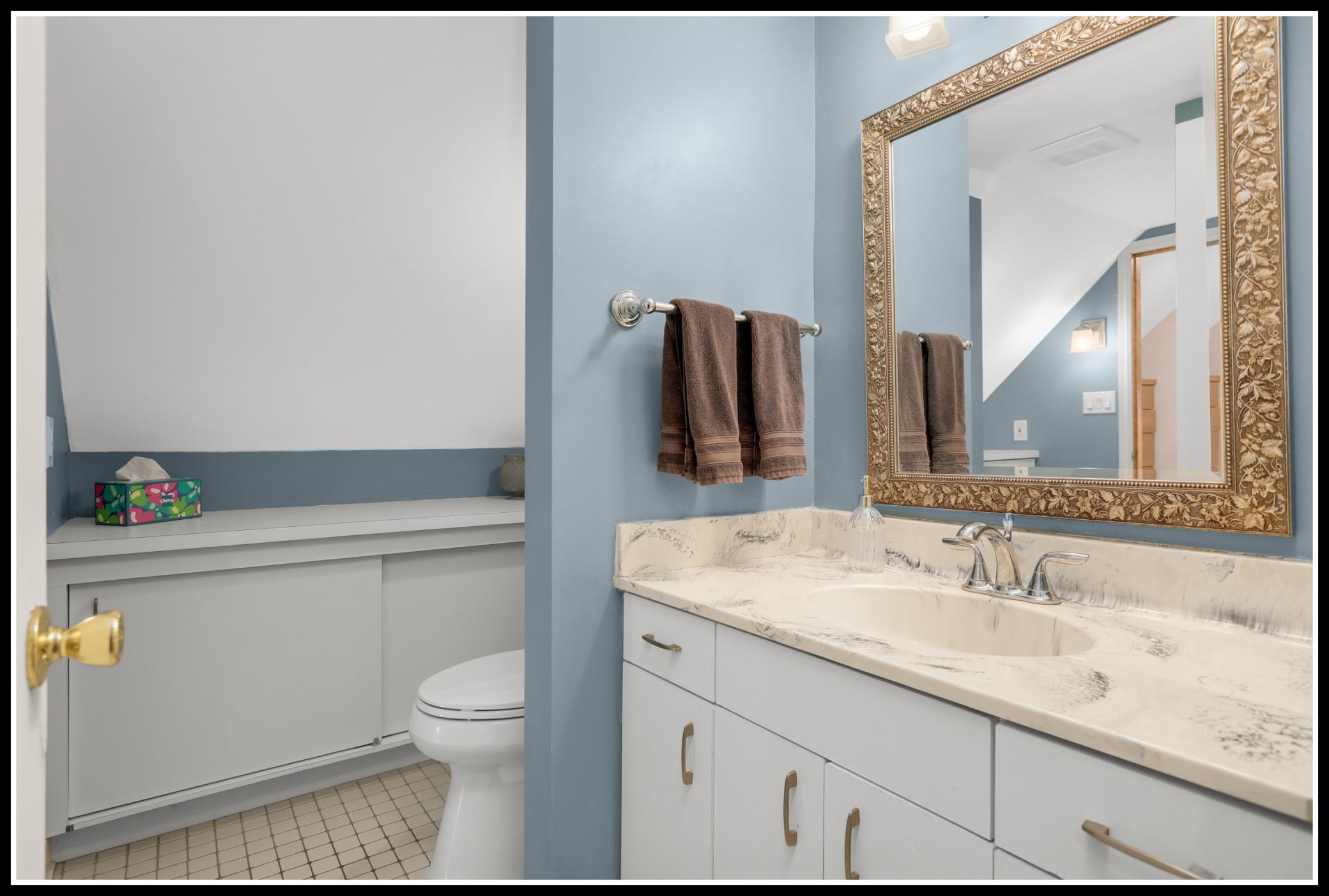 Upper level walk-through bathroom