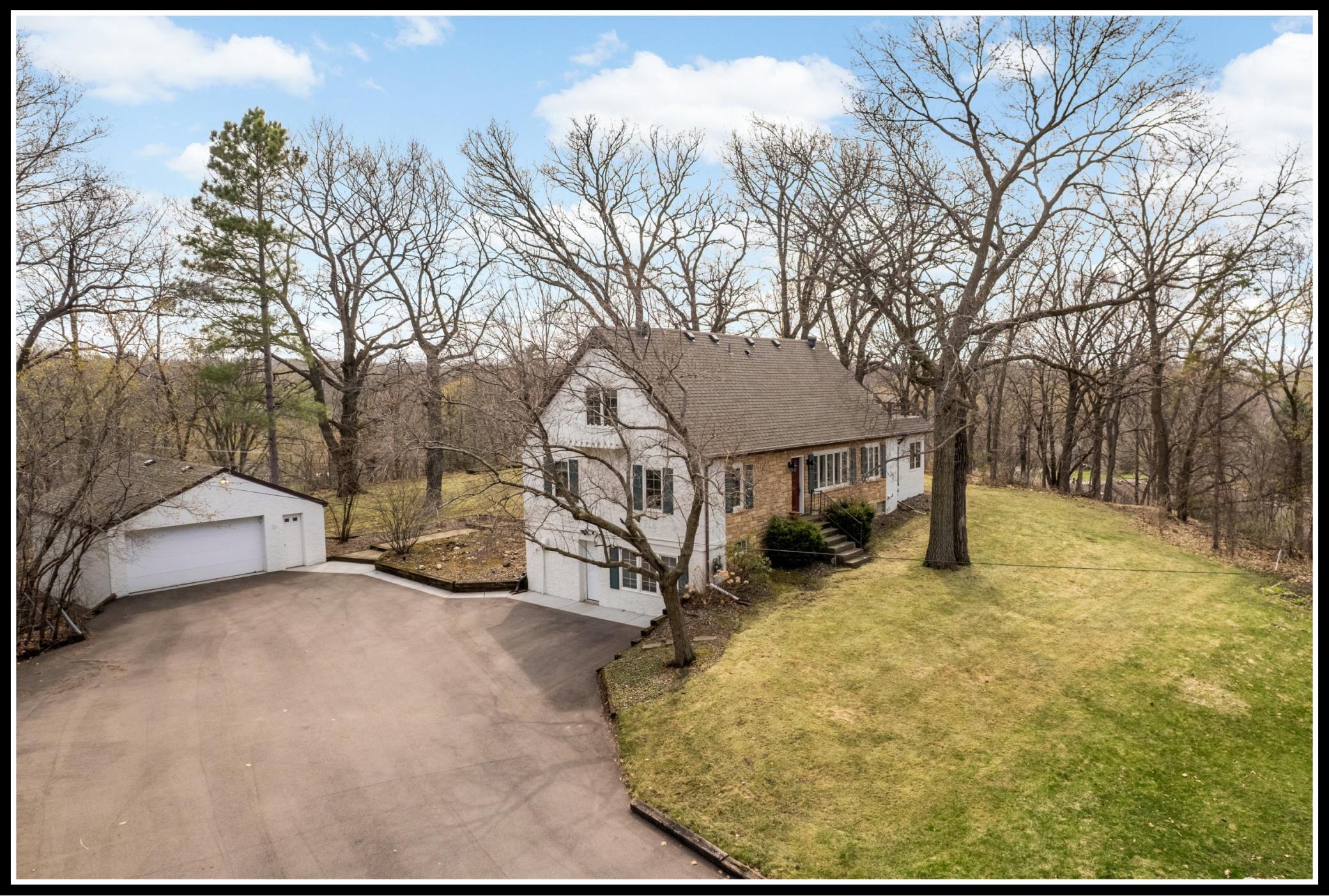 Welcome to 15125 Glen Oak Street in Minnetonka!