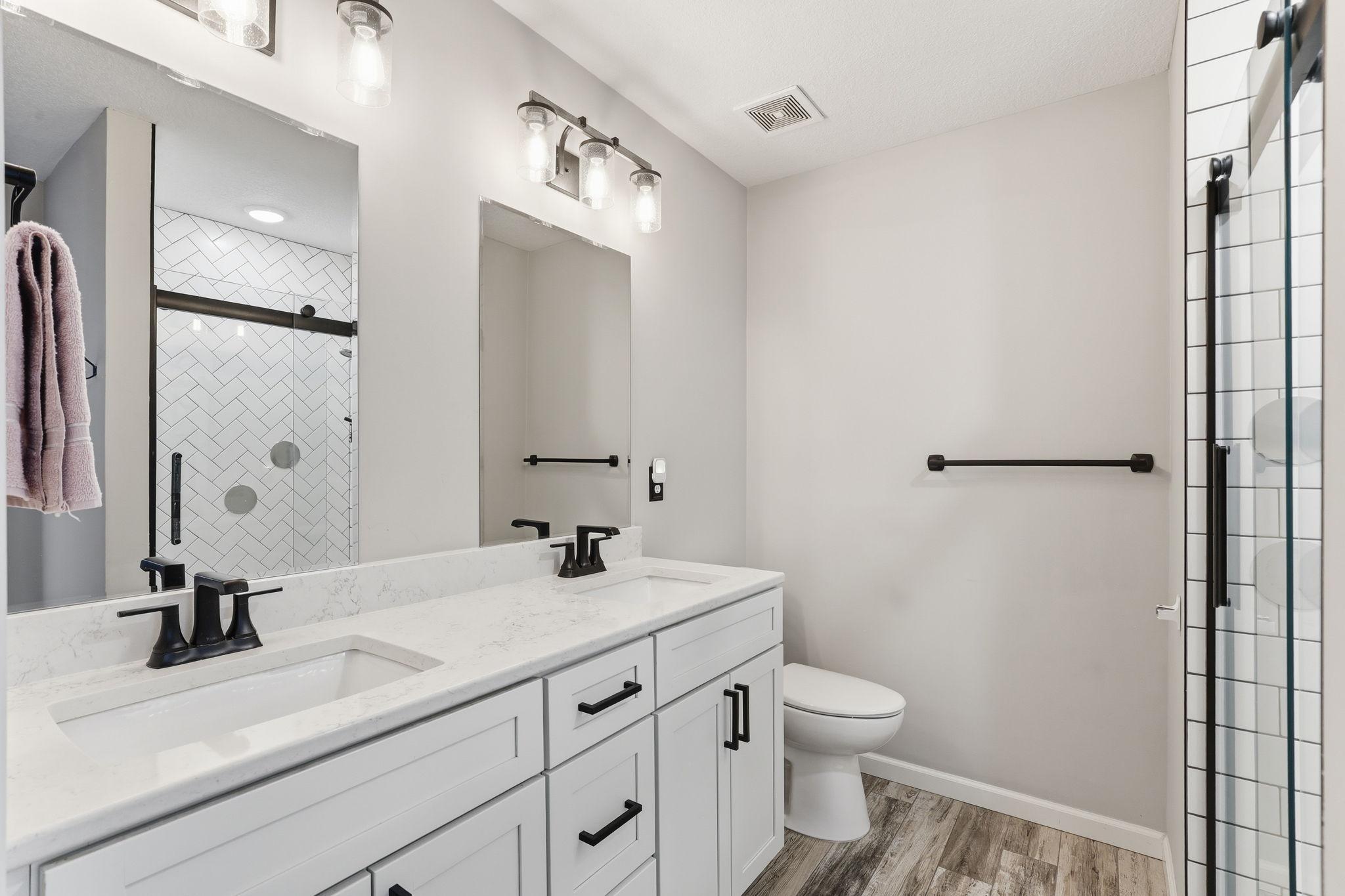 Luxury Feel Primary Bath, Double Sinks plus Oversized Ceramic Shower!