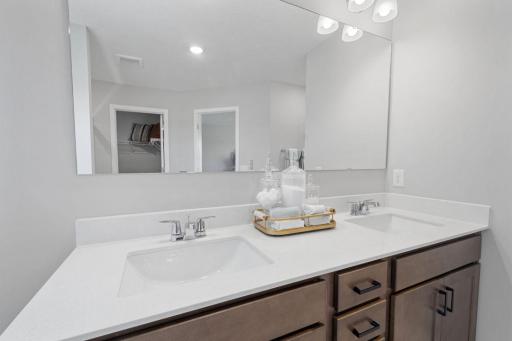 Quartz counters with 2 sinks in primary bath.