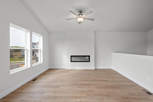 607 Redwood Loop N, Cambridge, MN 55008