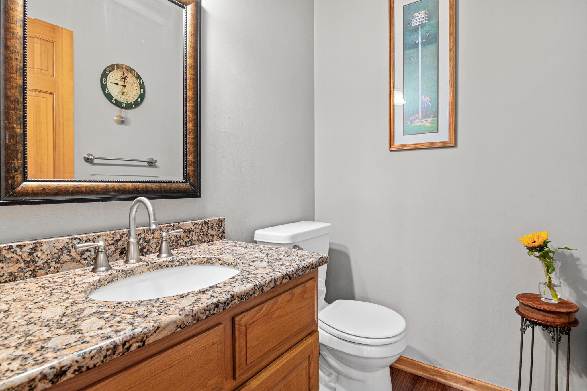 Main floor 1/2 bath