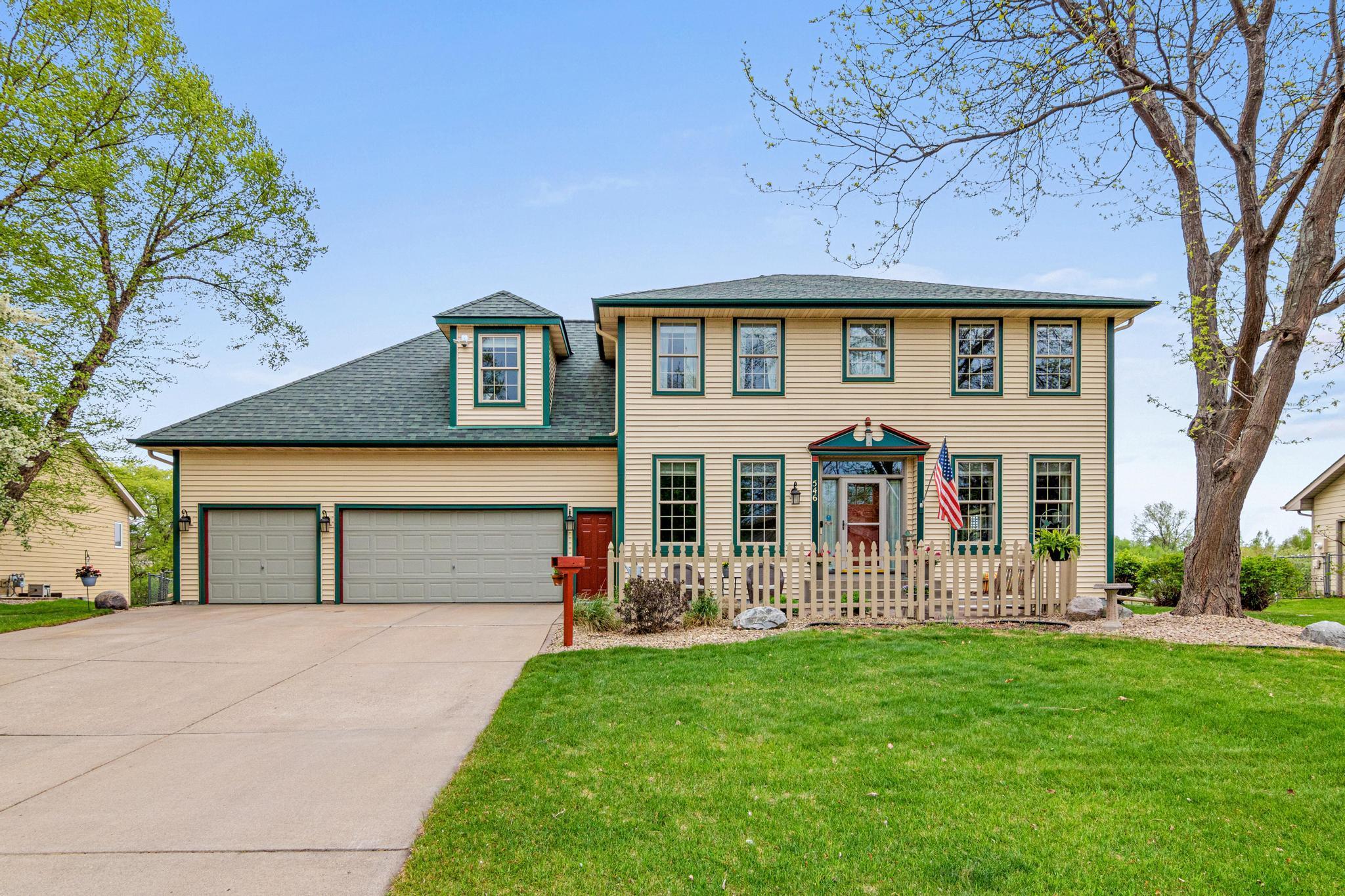 This beauty is a one owner home! Inside and out you will enjoy the pride in ownership shines! The garage have 24' of nice bucket storage above the garage doors! Keep you holidays organized!