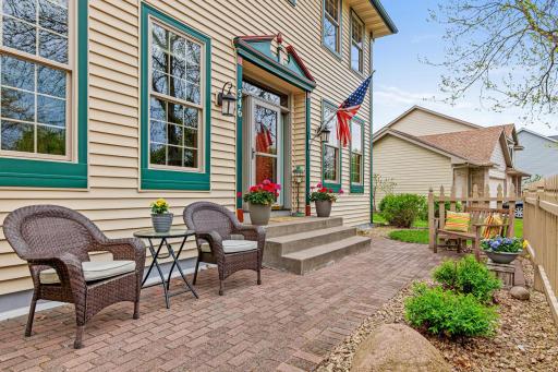 Come on in and take a tour! Who doesn't love a home that has living spaces on all sides!