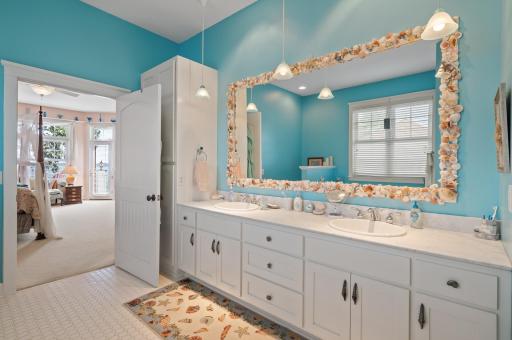 Spa inspired primary en-suite!