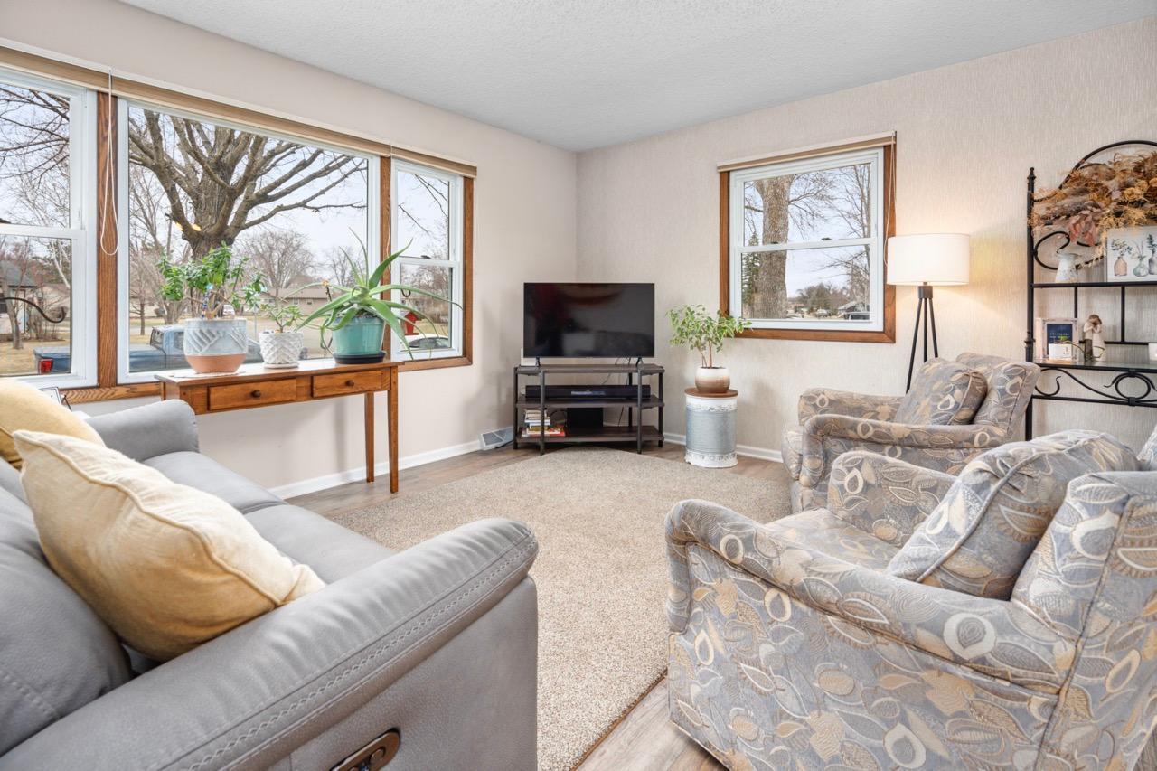 20260401-110_4thAveSE_StJoseph_Interior-6 Large.jpeg