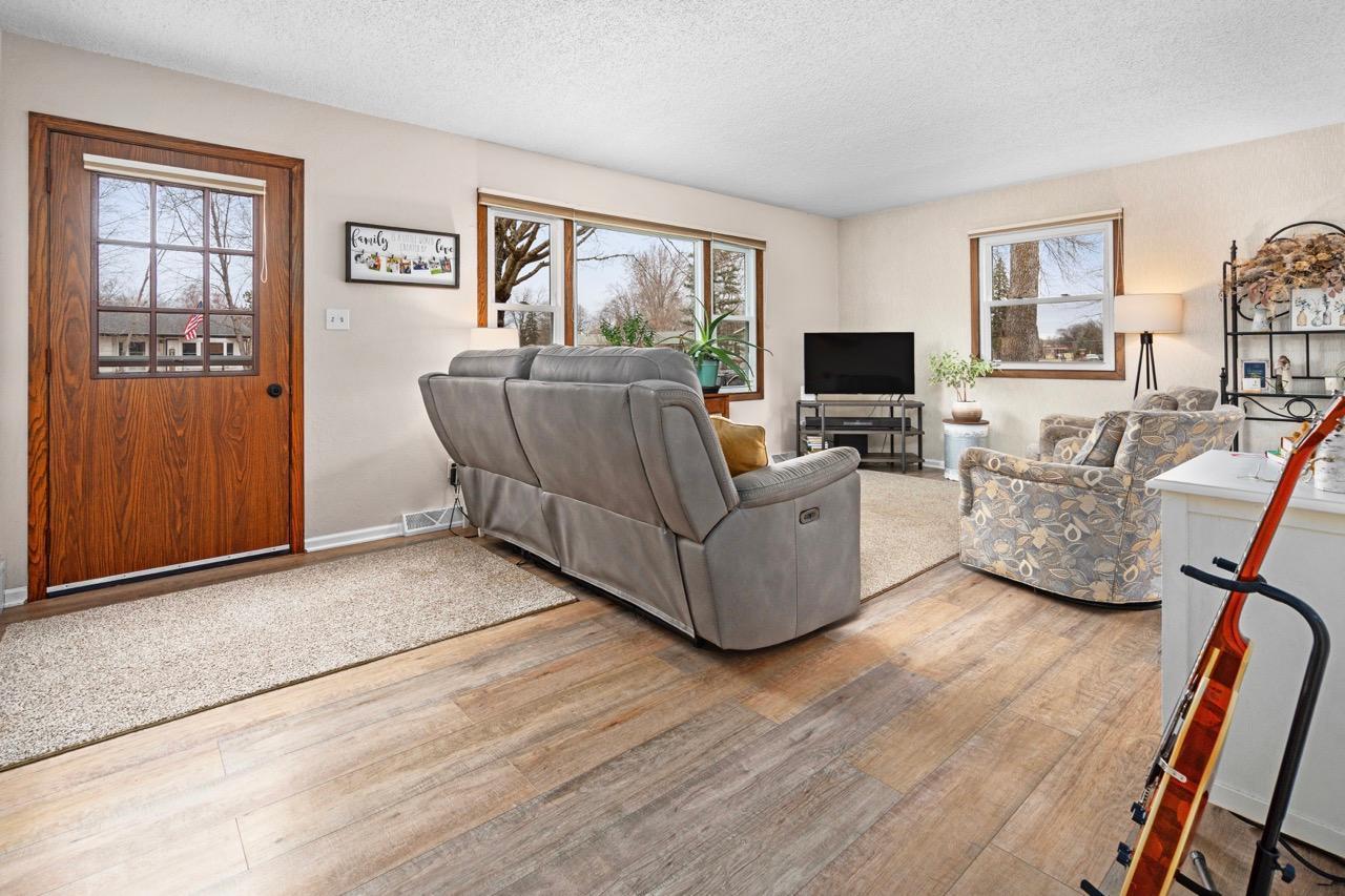 20260401-110_4thAveSE_StJoseph_Interior-7 Large.jpeg