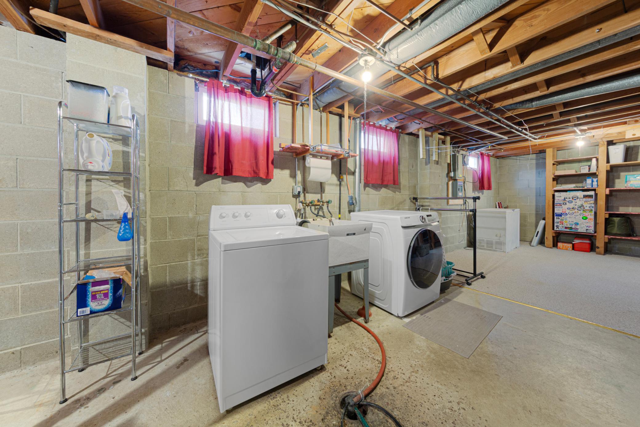 26 laundry_lower.jpg