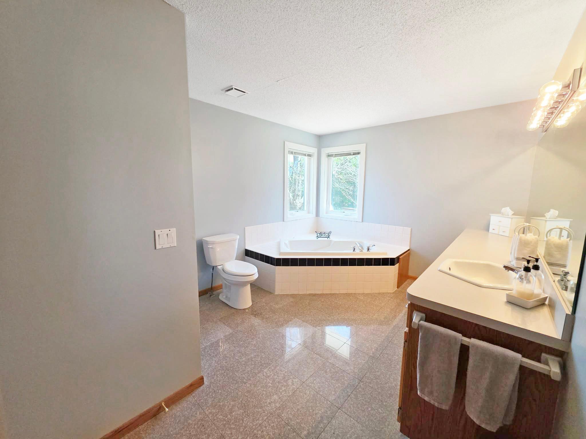 Upper Bath 1.jpg