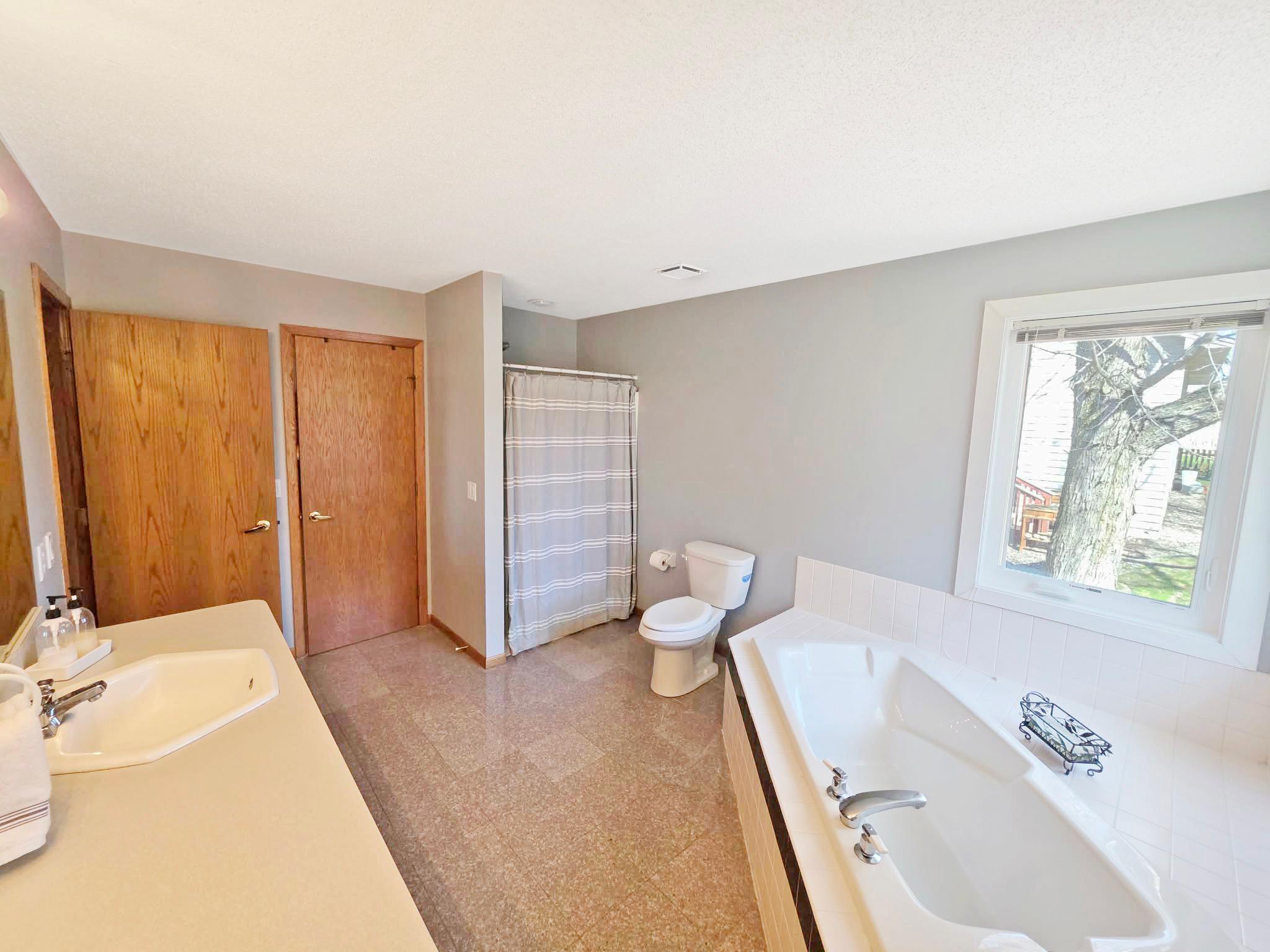 Upper Bath.jpg
