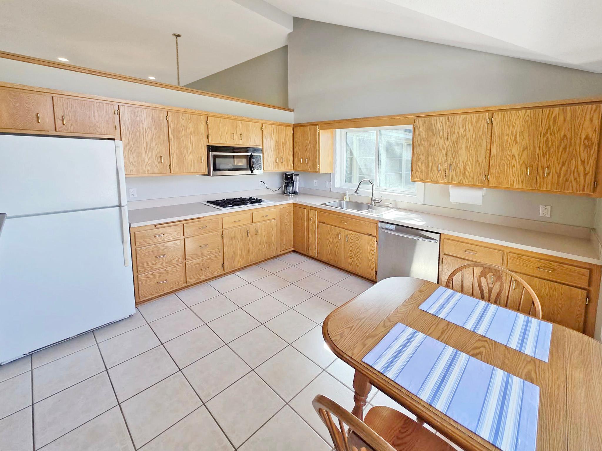 Kitchen 2.jpg