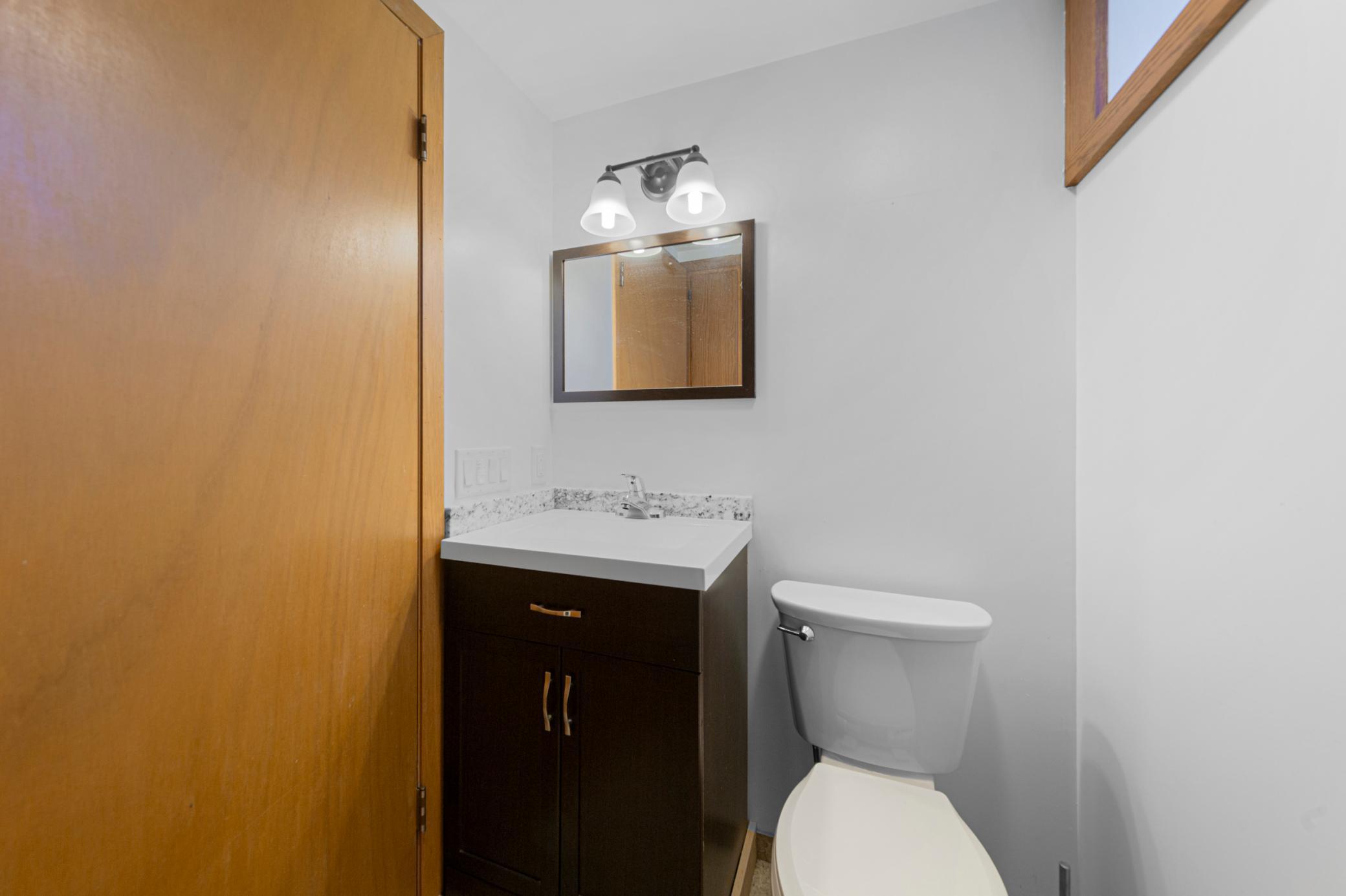 33 bathroom_lower.jpg