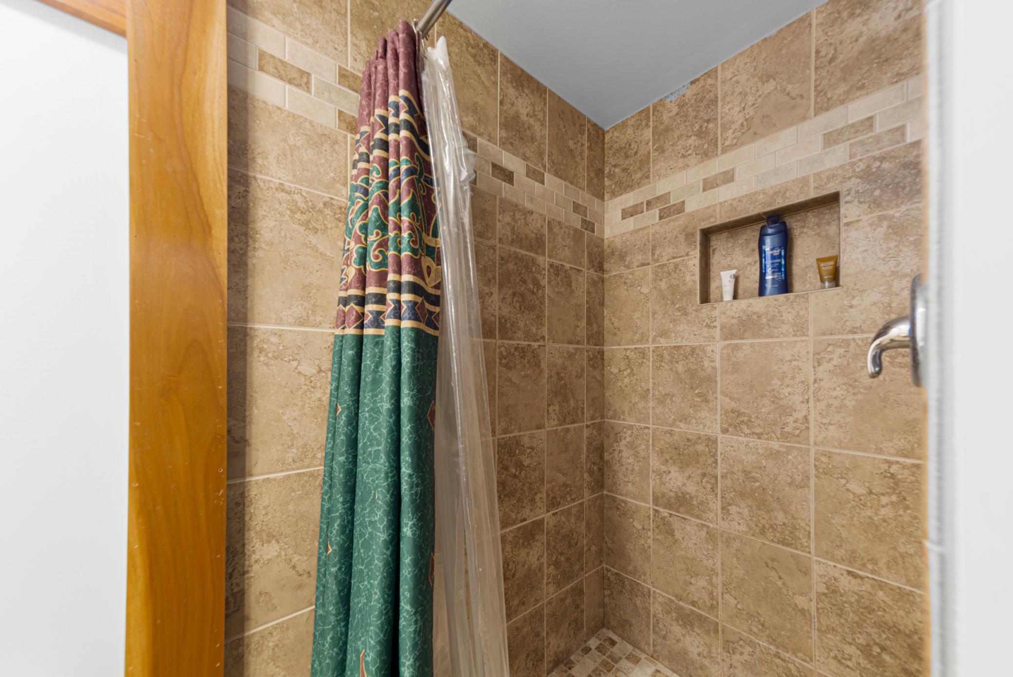 34 bathroom_lower.jpg