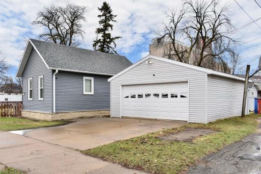 22 House & Garage.jpg