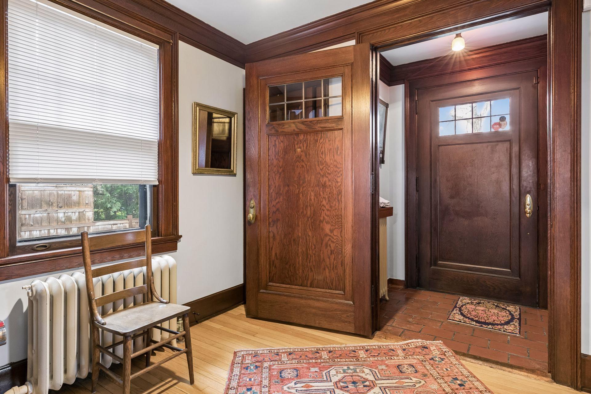 Spacious foyer as you enter