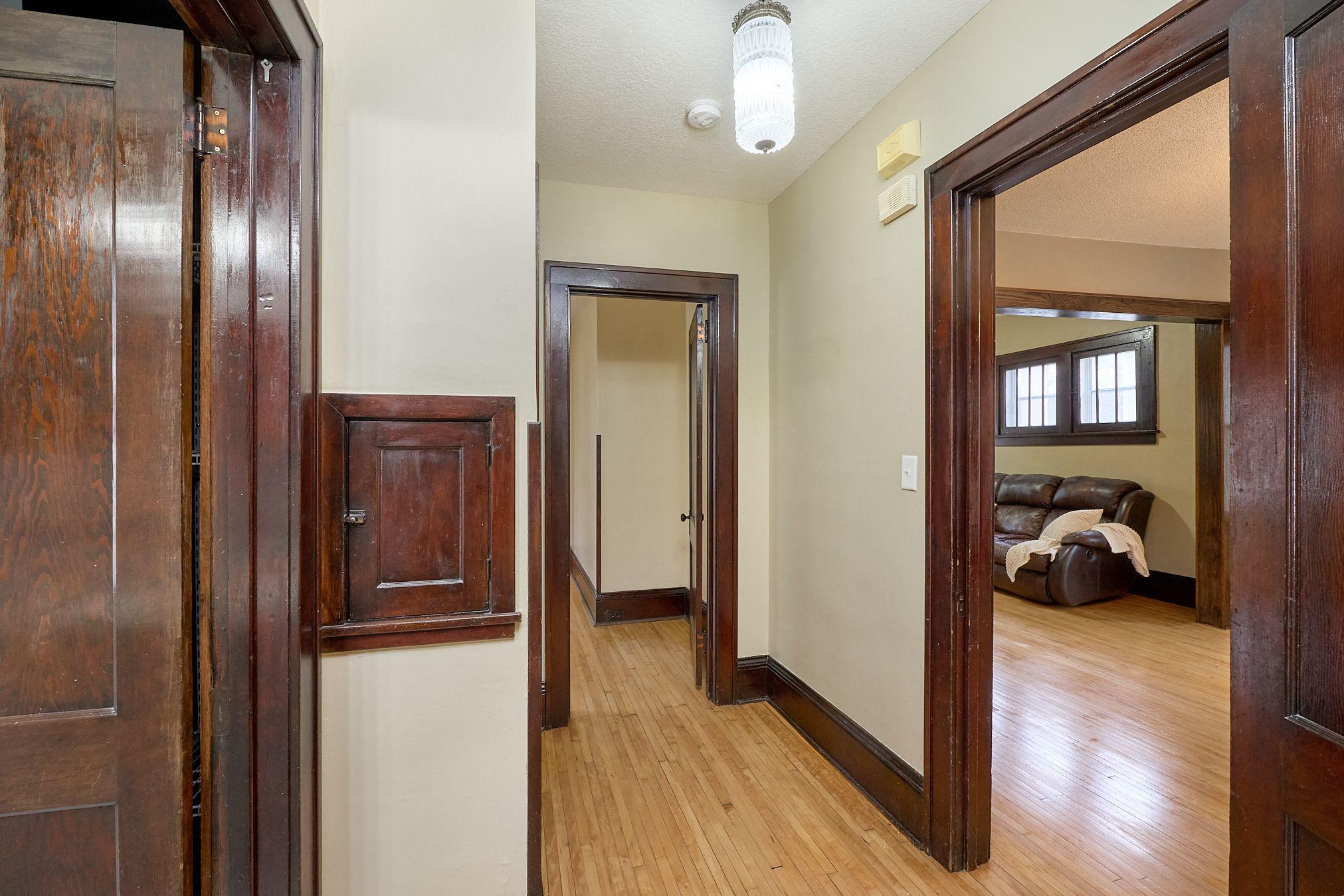 Main level hallway.jpeg