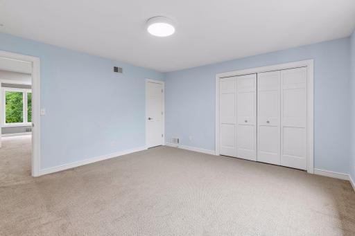8803 Cove Pointe Road, Eden Prairie, MN 55347