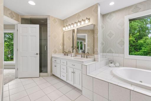 8803 Cove Pointe Road, Eden Prairie, MN 55347