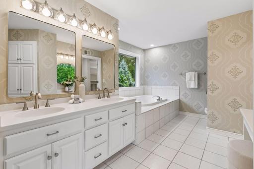 8803 Cove Pointe Road, Eden Prairie, MN 55347