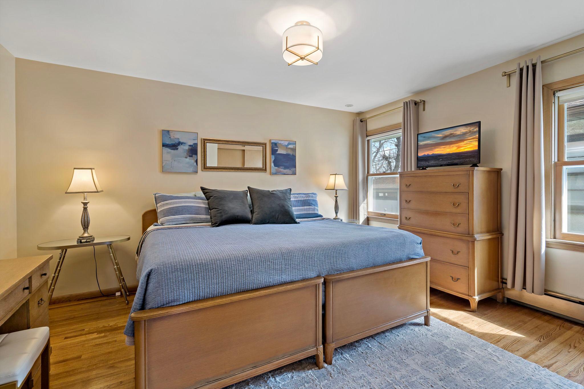 Bedroom 2 (Main Floor)