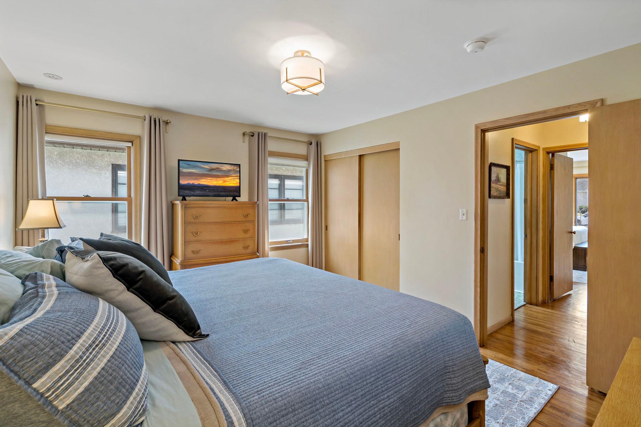 Bedroom 2 (Main Floor)