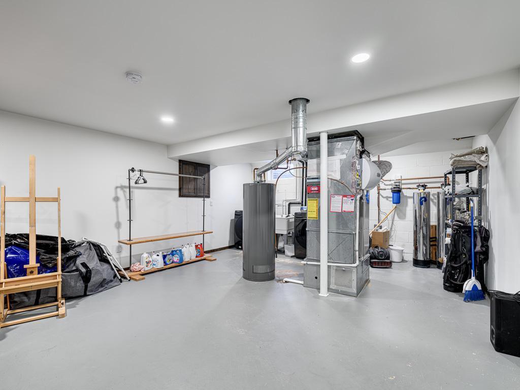 24 - Utility Room.jpg