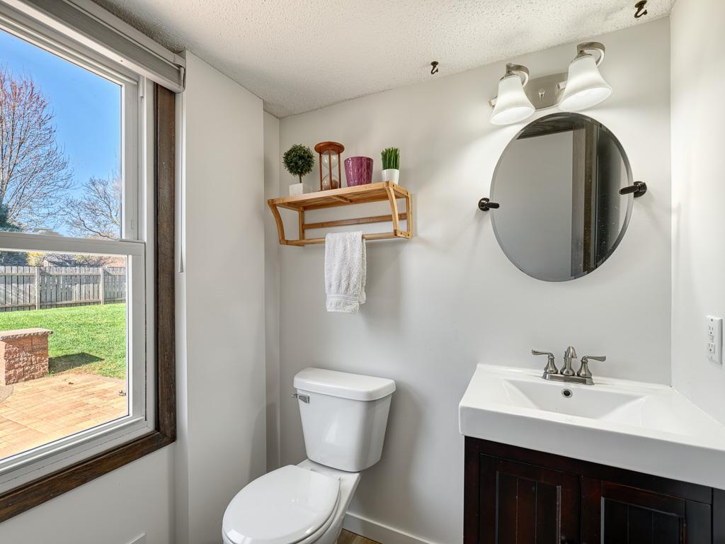 13 - Powder Room.jpg