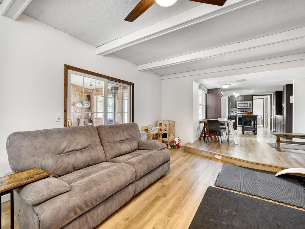 12 - Family Room.jpg