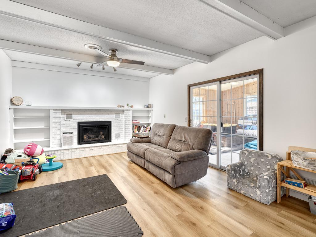 11 - Family Room.jpg