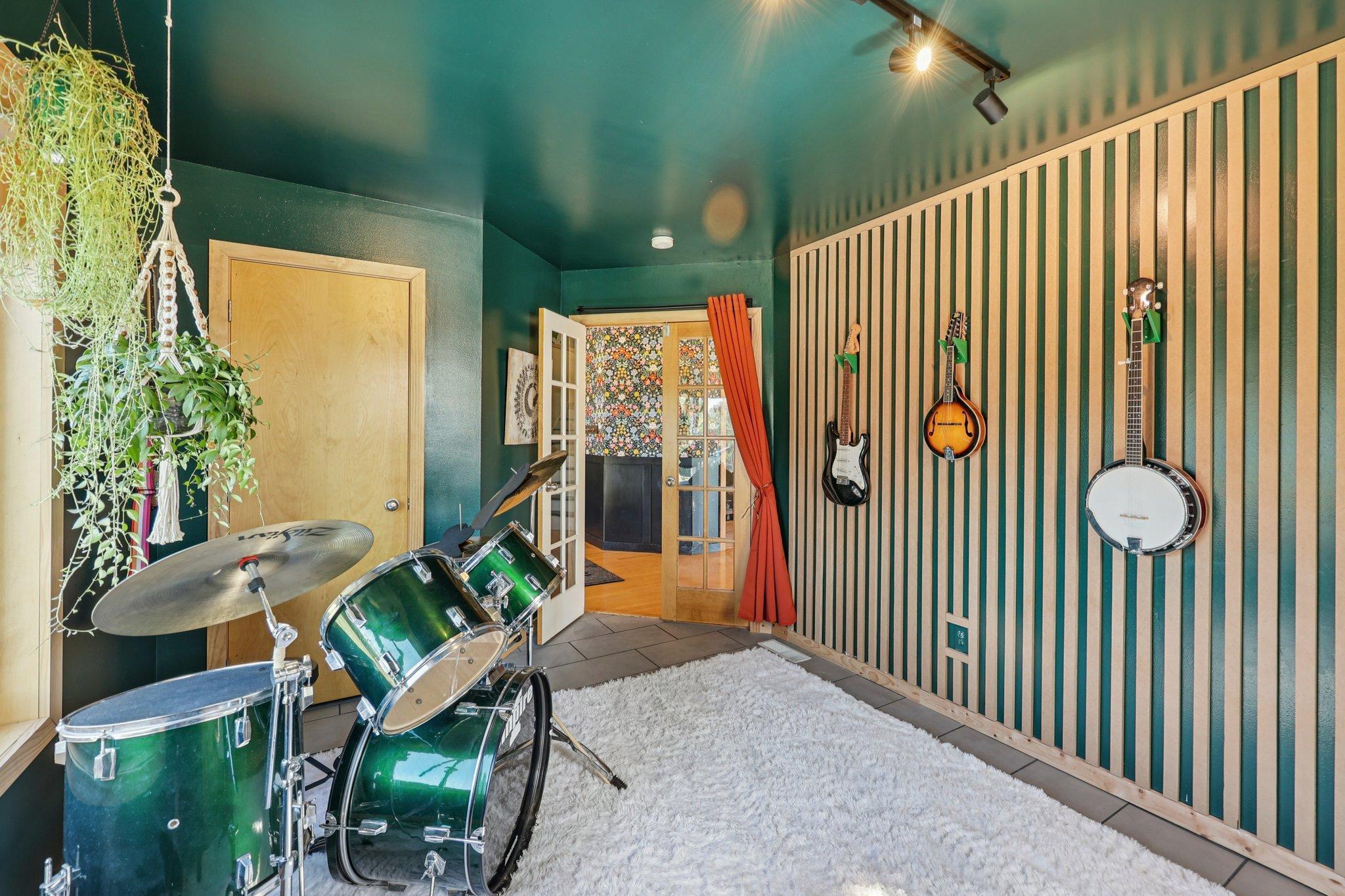 23-web-or-mls-113th St NW-S0910-023.jpg