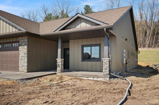 1060 Legend Lane, River Falls, WI 54022