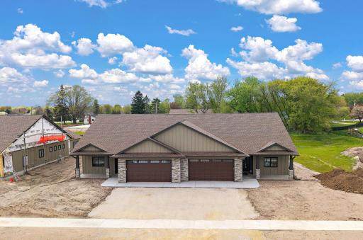 1060 Legend Lane, River Falls, WI 54022