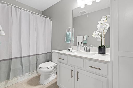 Well-appointed upper-level full bathroom centrally located for convenience. Featuring a spacious vanity and modern fixtures, it is perfectly positioned to serve the guest bedrooms and the versatile loft area.