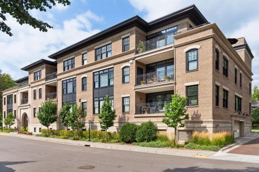 240 Minnetonka Avenue S, 203, Wayzata, MN 55391