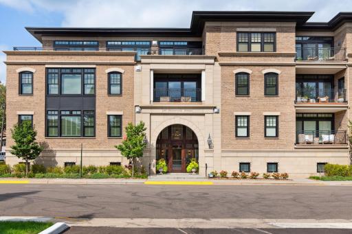 240 Minnetonka Avenue S, 203, Wayzata, MN 55391