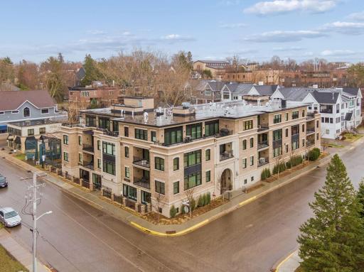240 Minnetonka Avenue S, 203, Wayzata, MN 55391