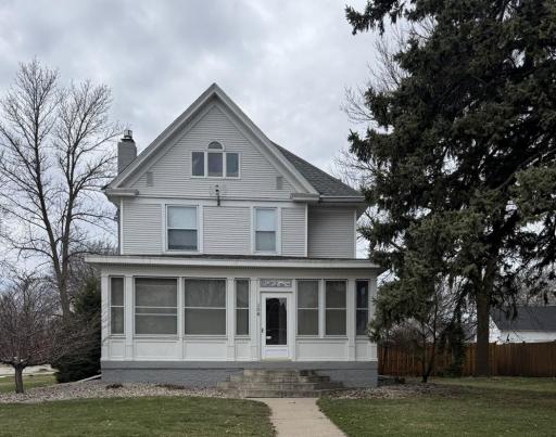 Olivia, MN 56277