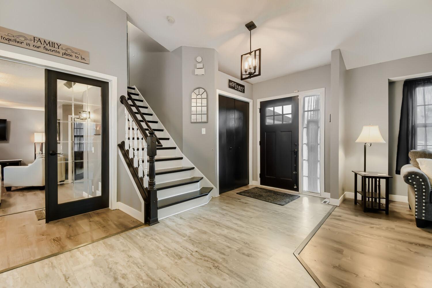 7841 corey path - Web Quality - 004 - 04 Foyer.jpg