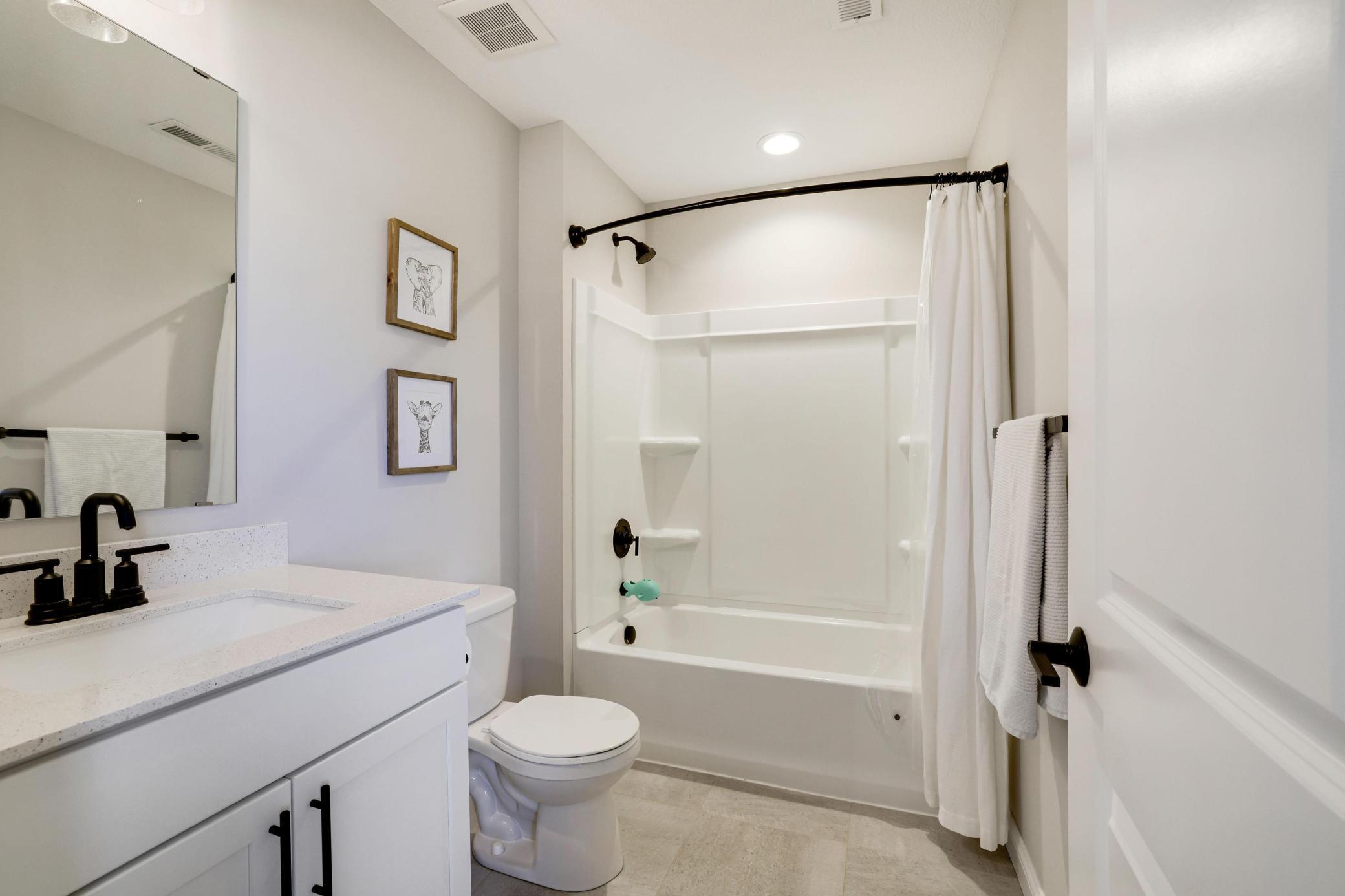 Private full bath for front bedroom