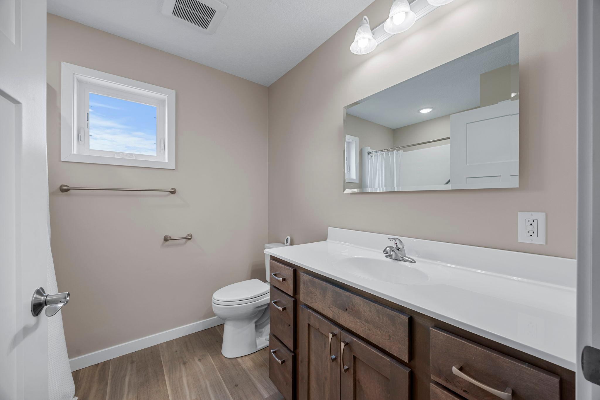 47-web-or-mls-409 N Russell St-190.jpg