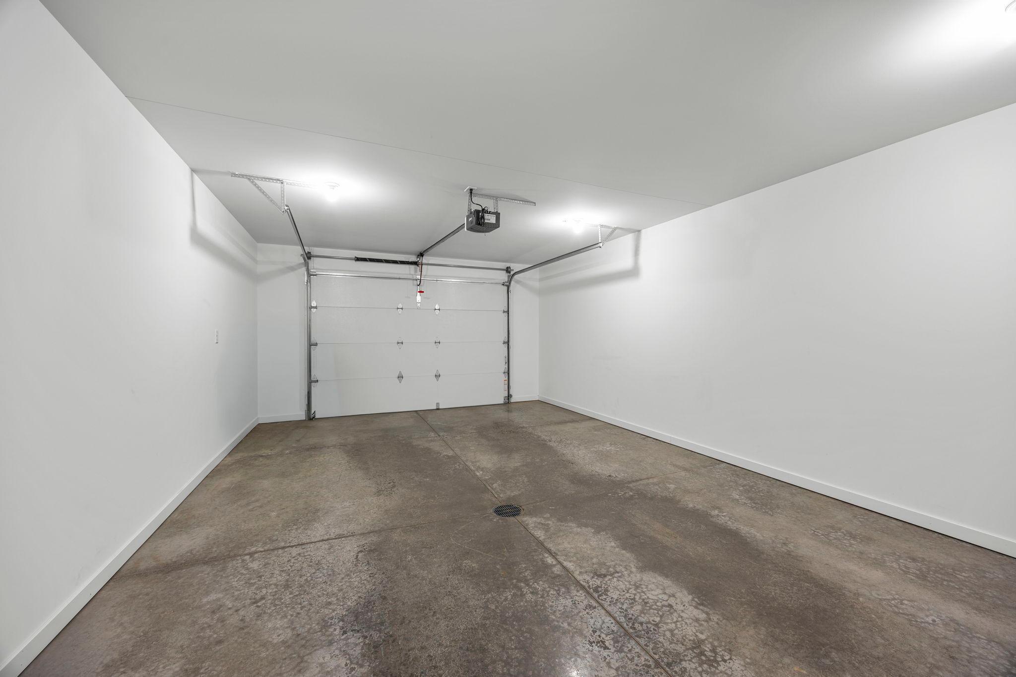 48-web-or-mls-409 N Russell St-160.jpg