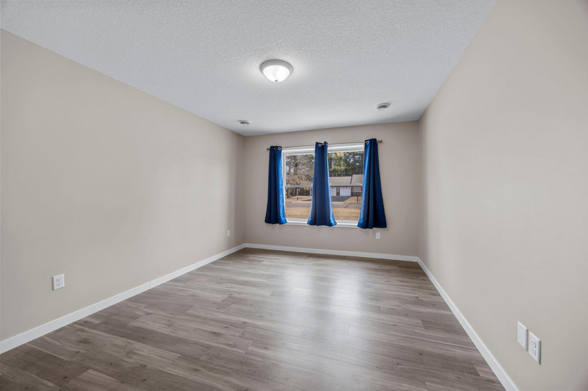 38-web-or-mls-409 N Russell St-165.jpg