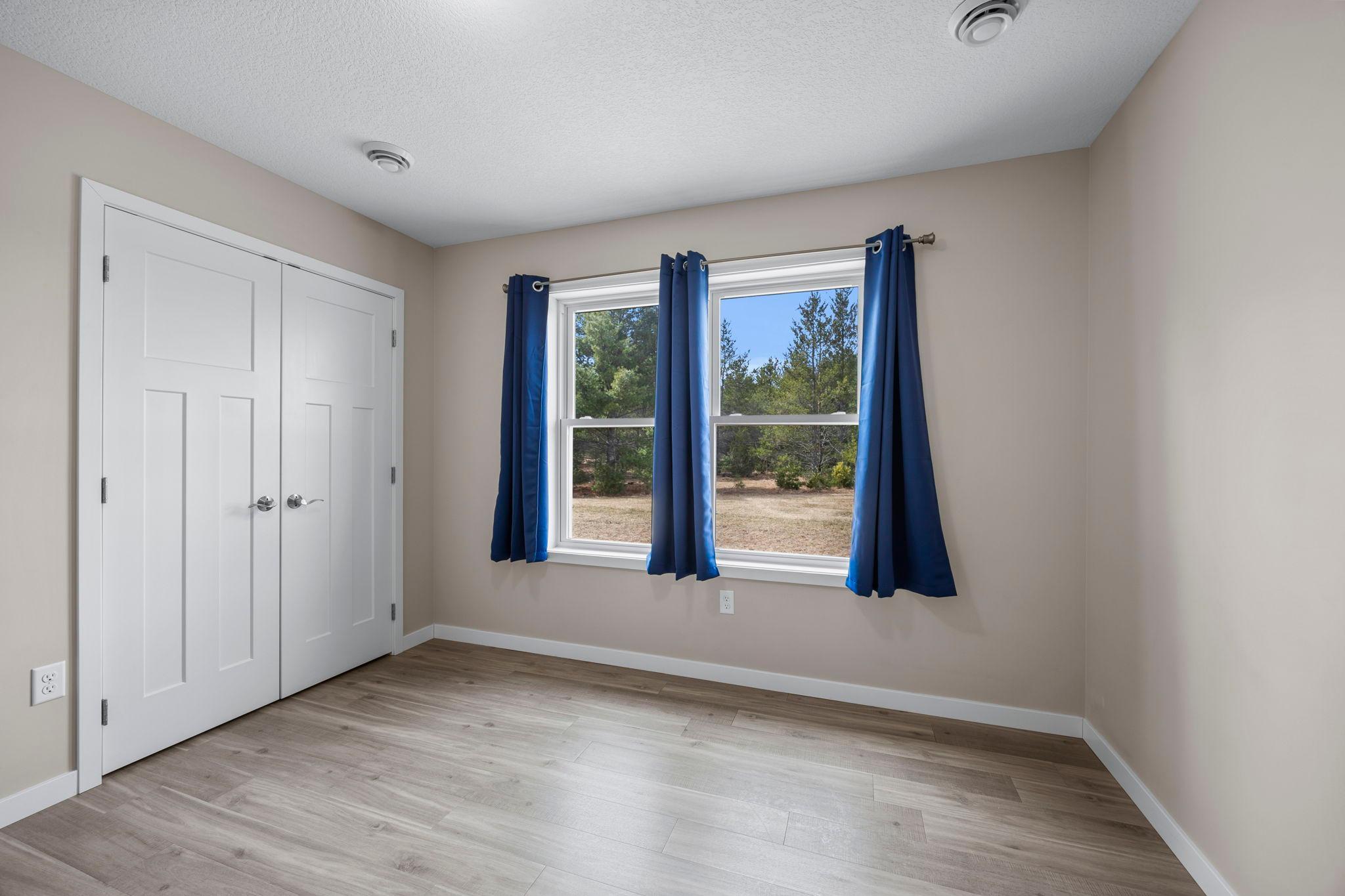 44-web-or-mls-409 N Russell St-200.jpg