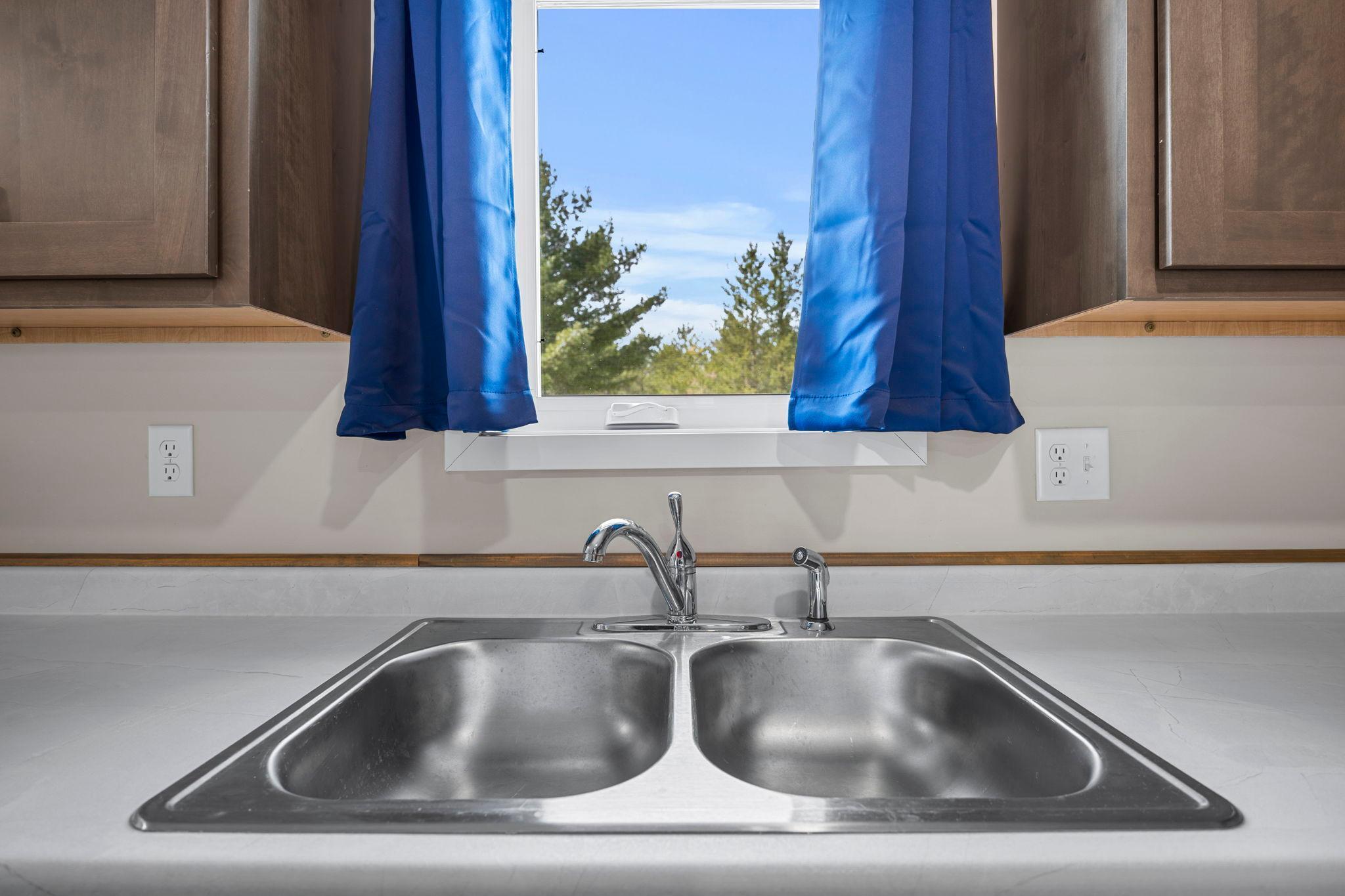 35-web-or-mls-409 N Russell St-145.jpg